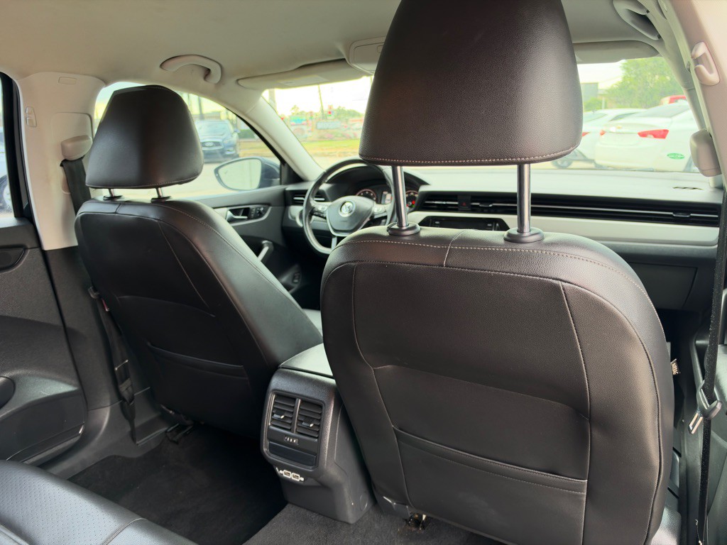 2020 Volkswagen Passat Image 16