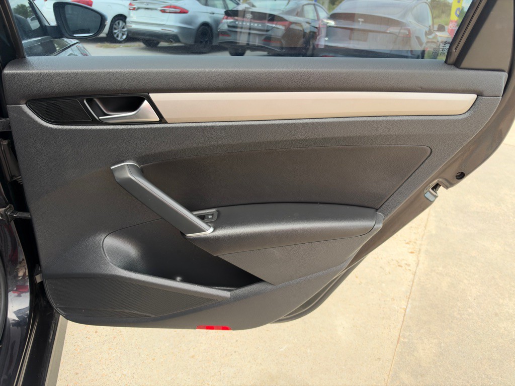 2020 Volkswagen Passat Image 17