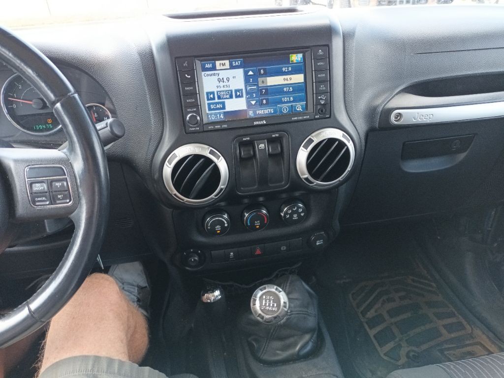 2011 Jeep Wrangler Image 10