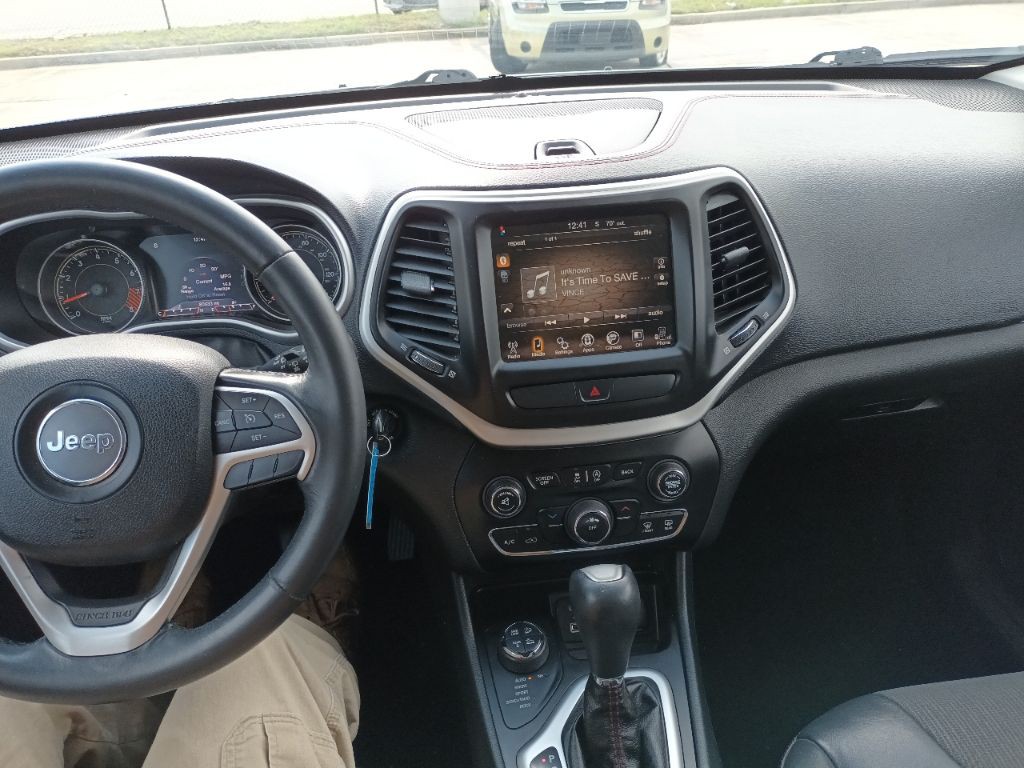 2015 Jeep Cherokee Image 11