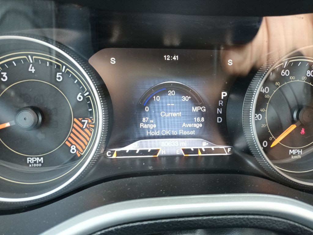 2015 Jeep Cherokee Image 12