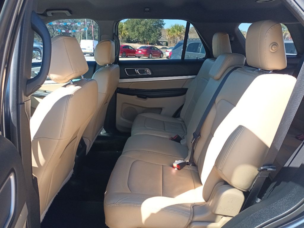 2017 Ford Explorer Image 10