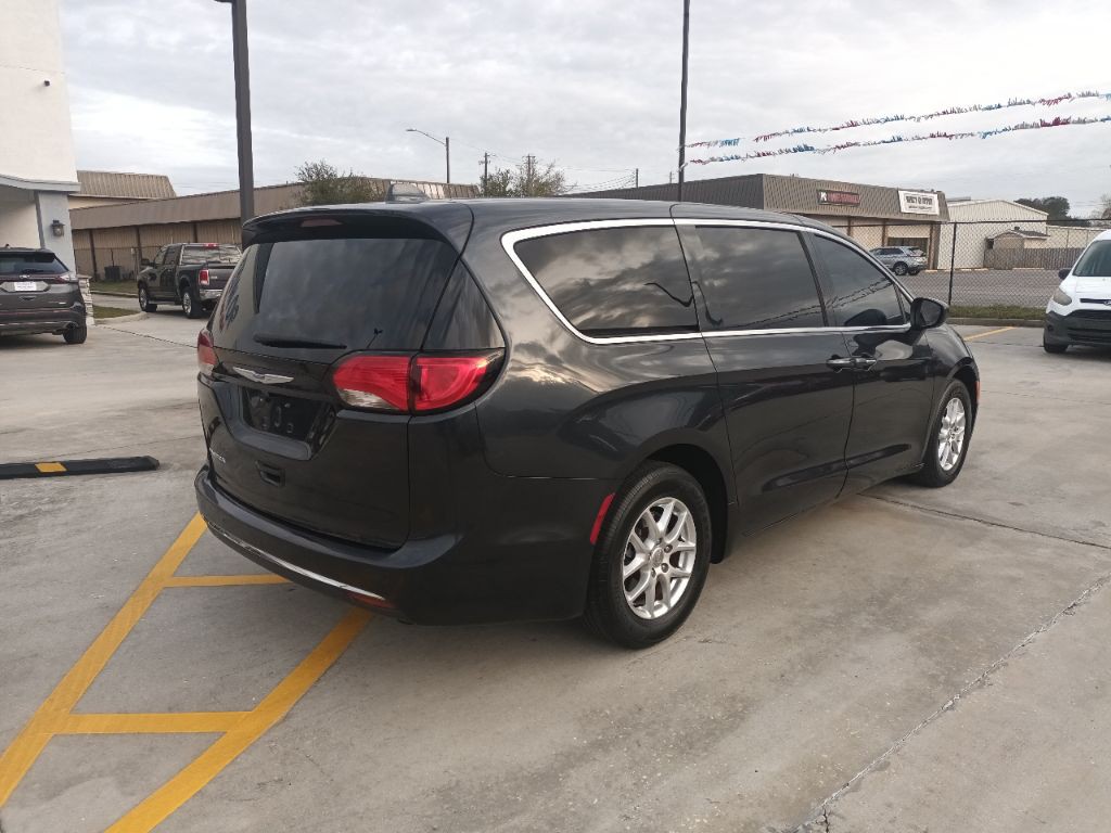 2020 Chrysler Pacifica Image 2