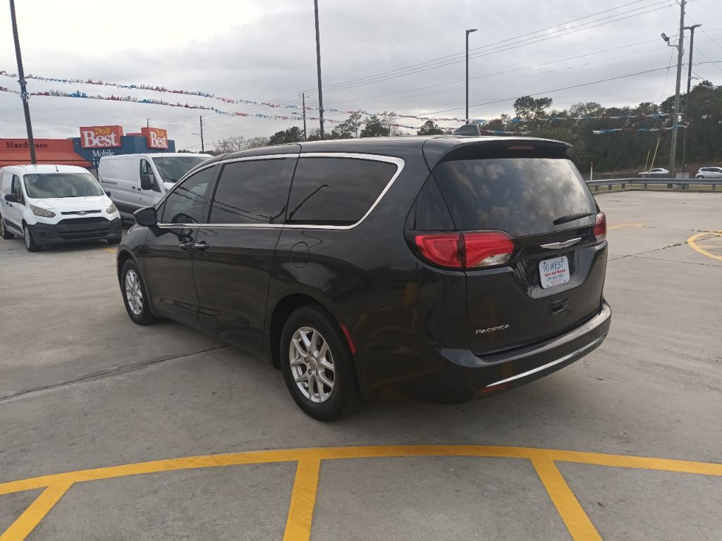 2020 Chrysler Pacifica Image 3