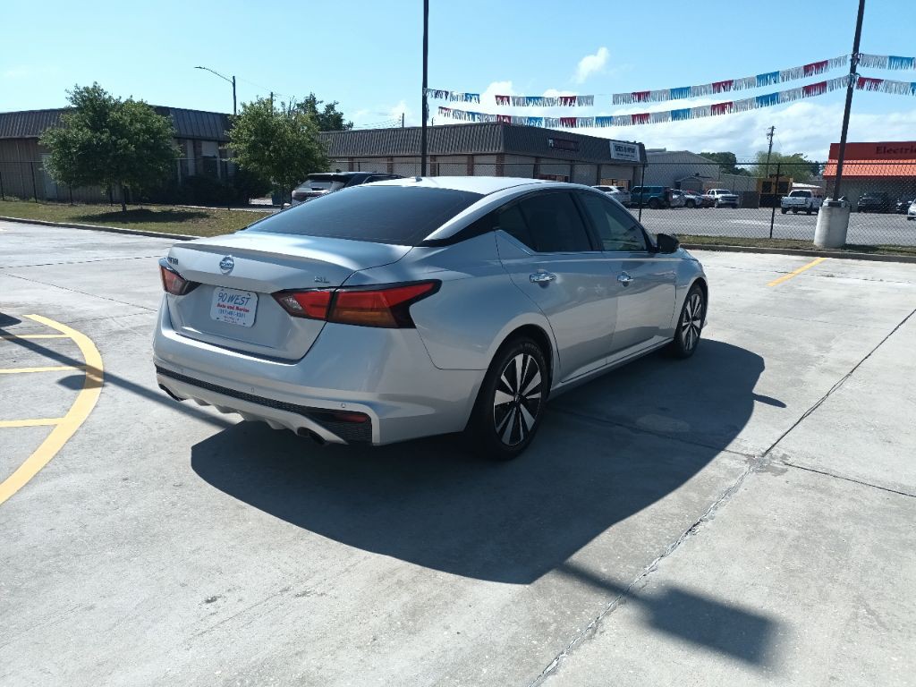 2019 Nissan Altima Image 2
