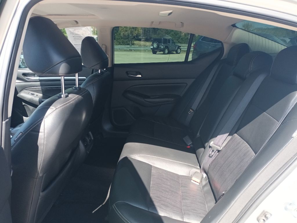 2019 Nissan Altima Image 8