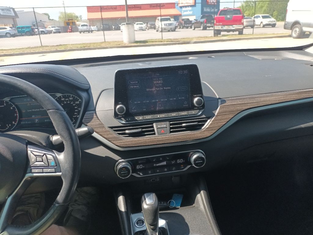 2019 Nissan Altima Image 10