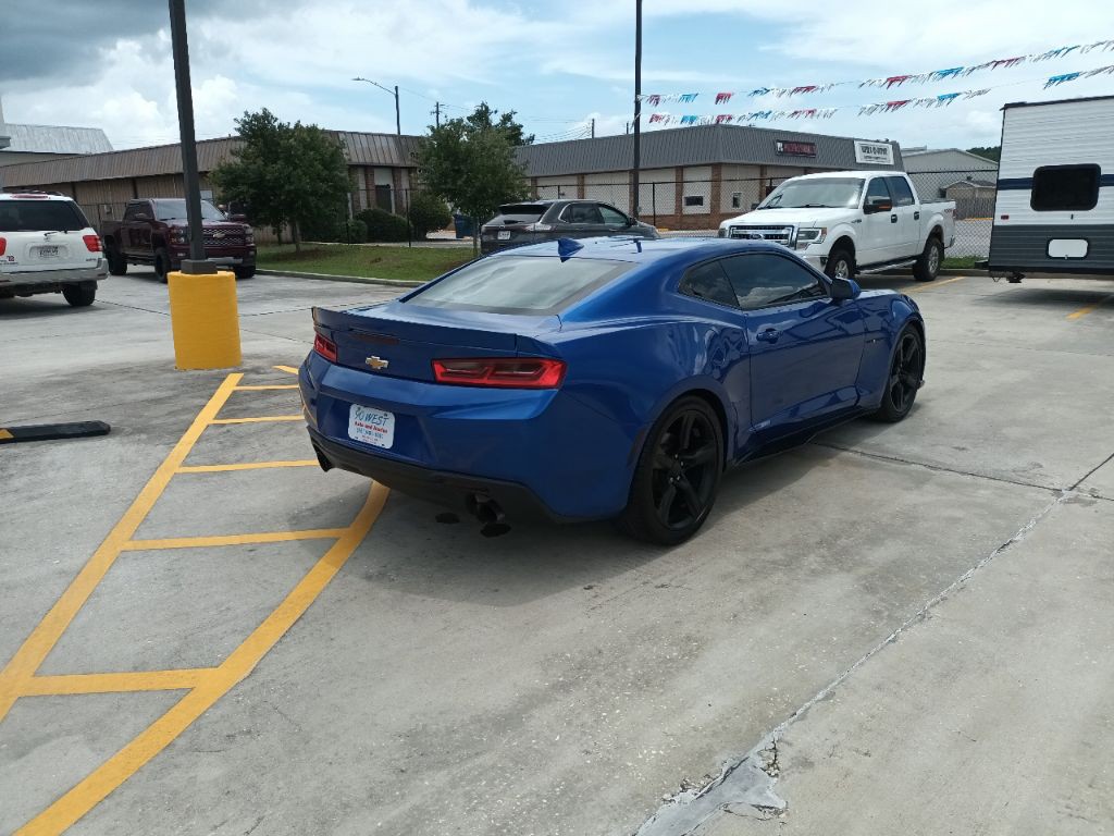 2017 Chevrolet Camaro Image 2