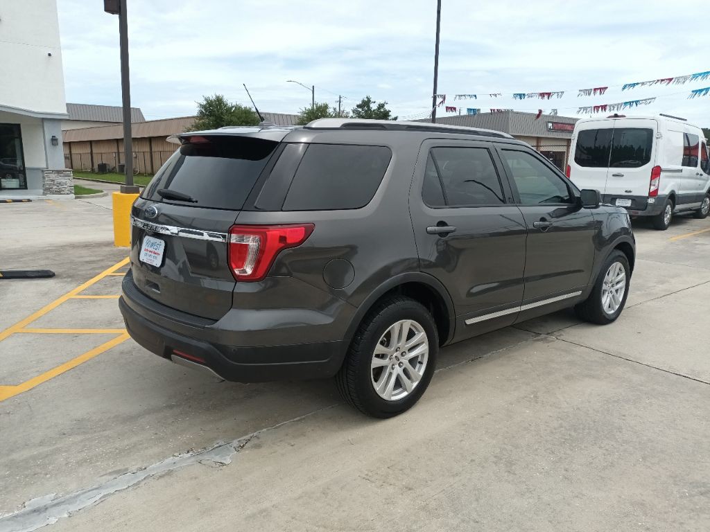 2019 Ford Explorer Image 1