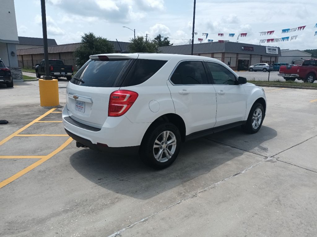 2017 Chevrolet Equinox Image 2