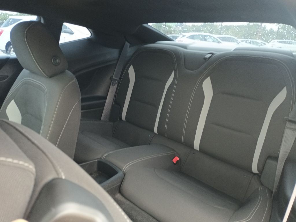 2018 Chevrolet Camaro Image 8