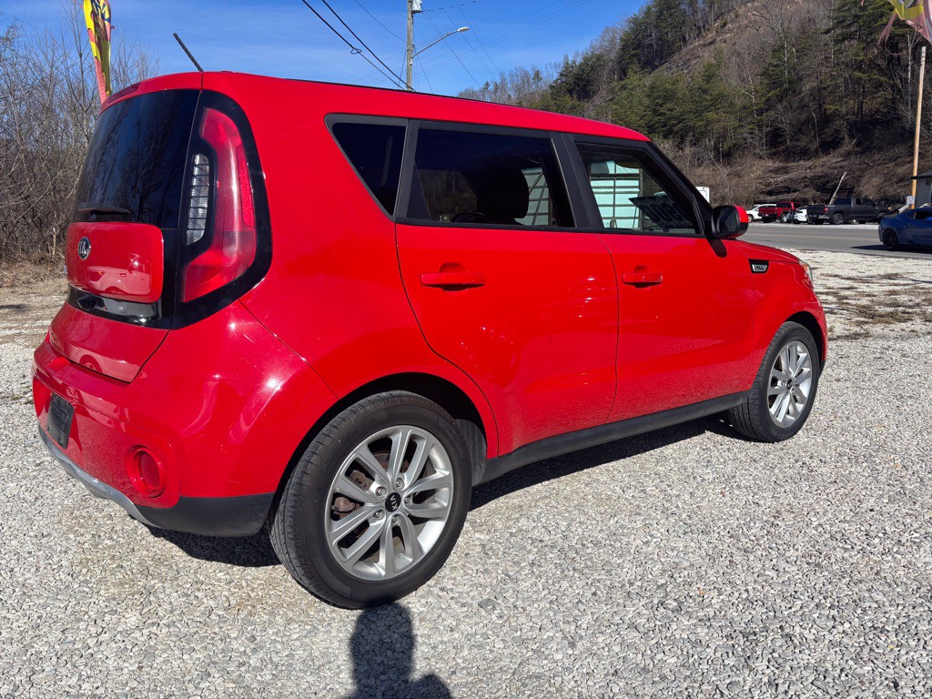 2017 Kia Soul Image 2