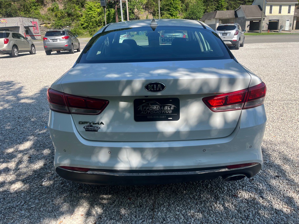 2018 Kia Optima Image 2