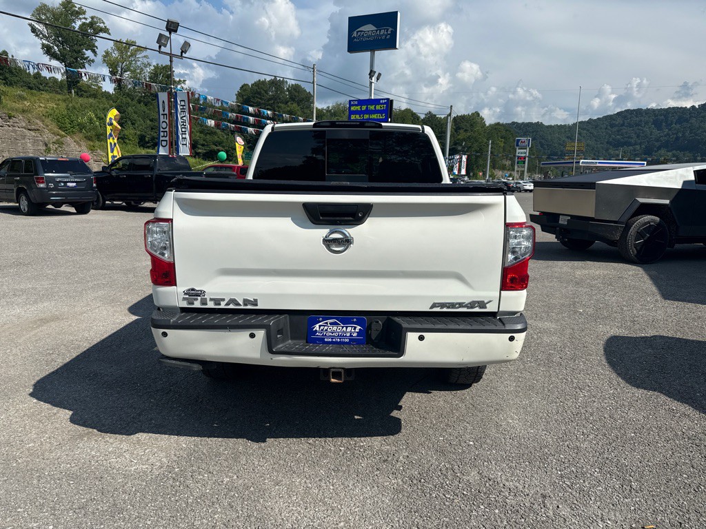 2018 Nissan Titan Image 10