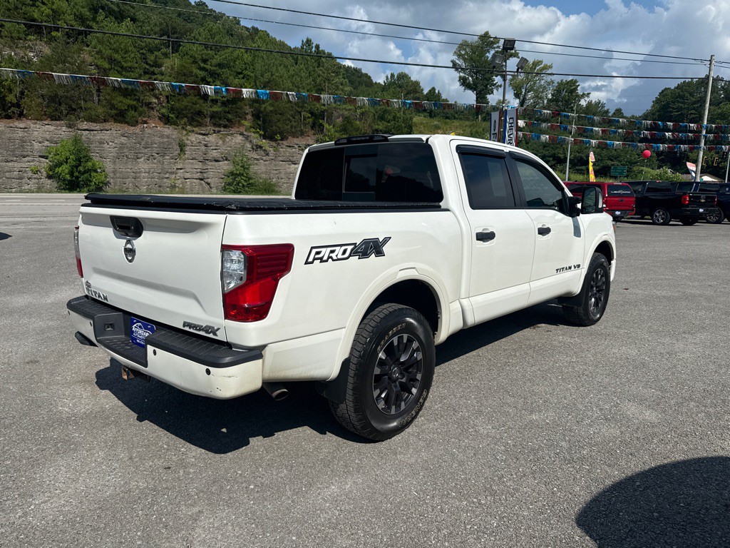2018 Nissan Titan Image 11