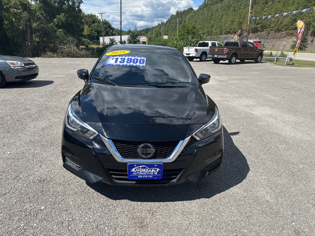 2021 Nissan Versa Image 2