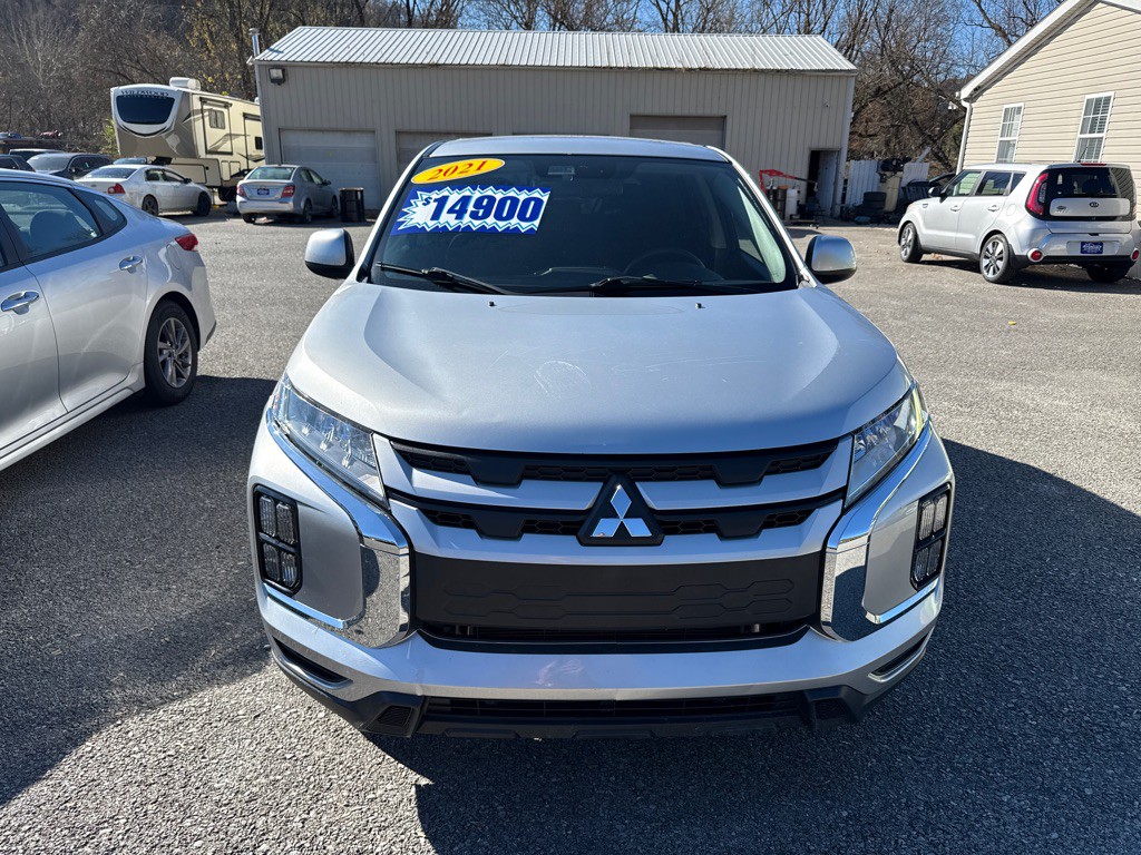 2021 Mitsubishi Outlander Image 2