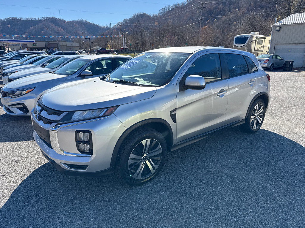 2021 Mitsubishi Outlander Image 3