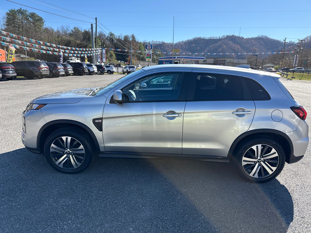 2021 Mitsubishi Outlander Image 4