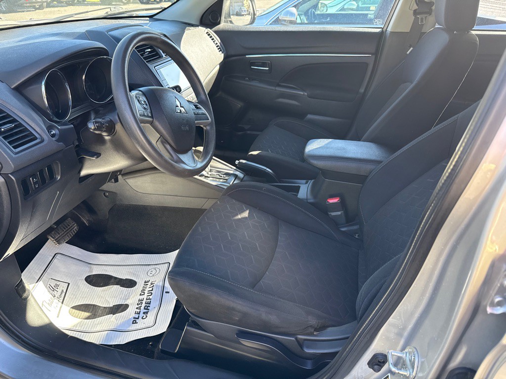 2021 Mitsubishi Outlander Image 5