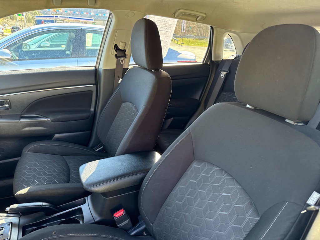 2021 Mitsubishi Outlander Image 8