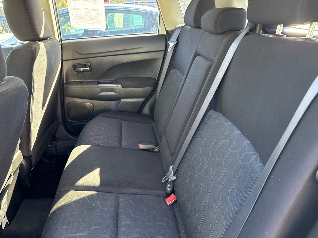 2021 Mitsubishi Outlander Image 9