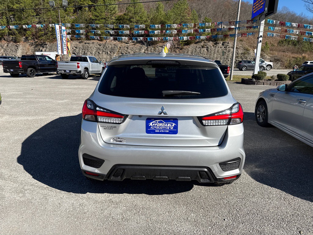 2021 Mitsubishi Outlander Image 11