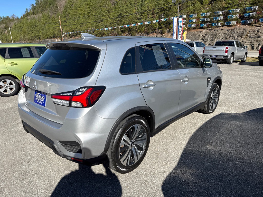 2021 Mitsubishi Outlander Image 13