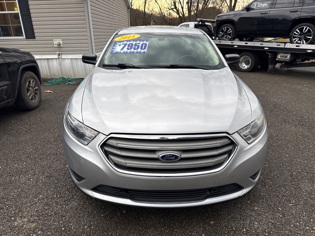 2015 Ford Taurus Image 2