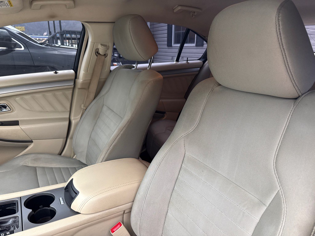 2015 Ford Taurus Image 6