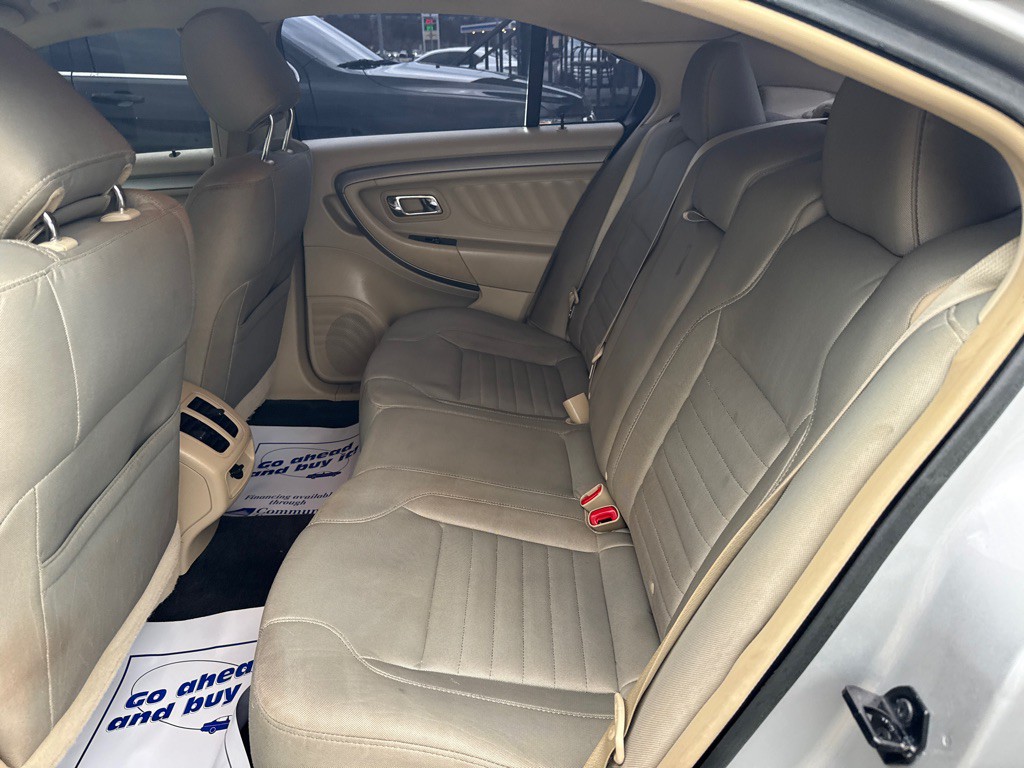 2015 Ford Taurus Image 7
