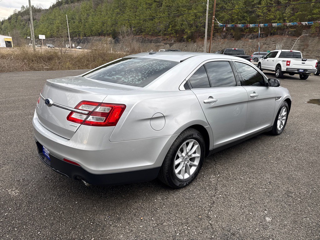 2015 Ford Taurus Image 8
