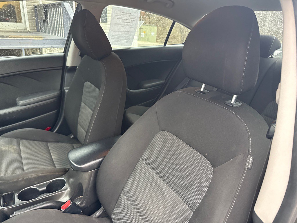 2017 Kia Forte Image 6