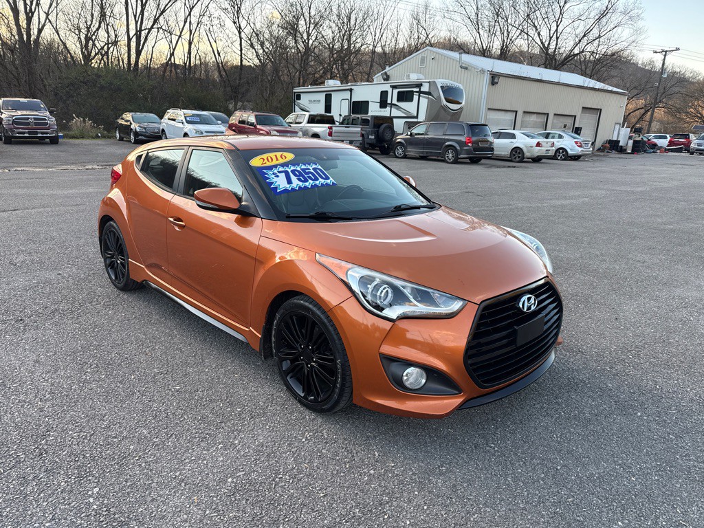 2016 Hyundai Veloster Image 1