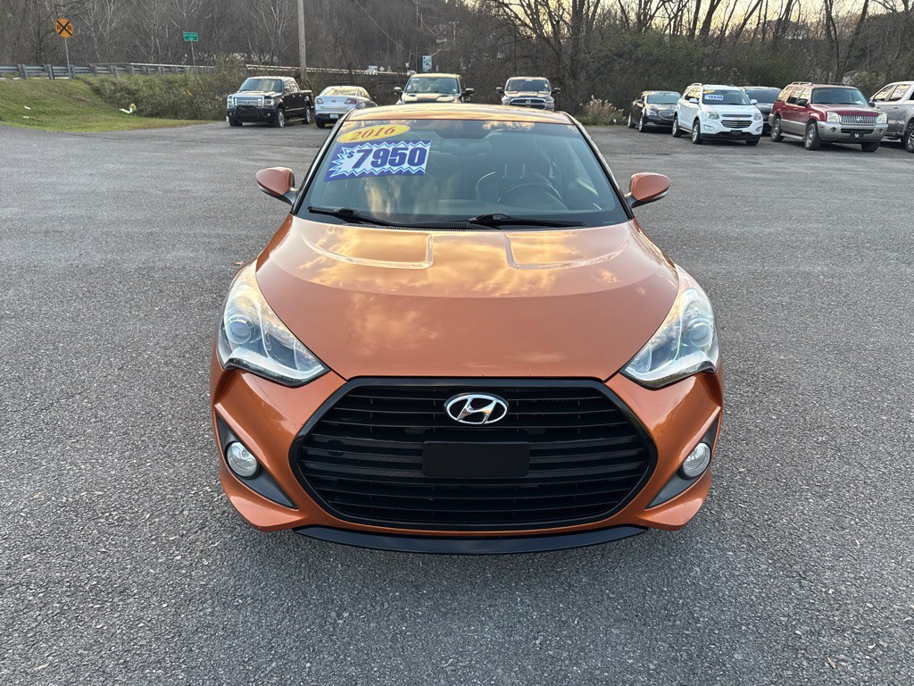 2016 Hyundai Veloster Image 2