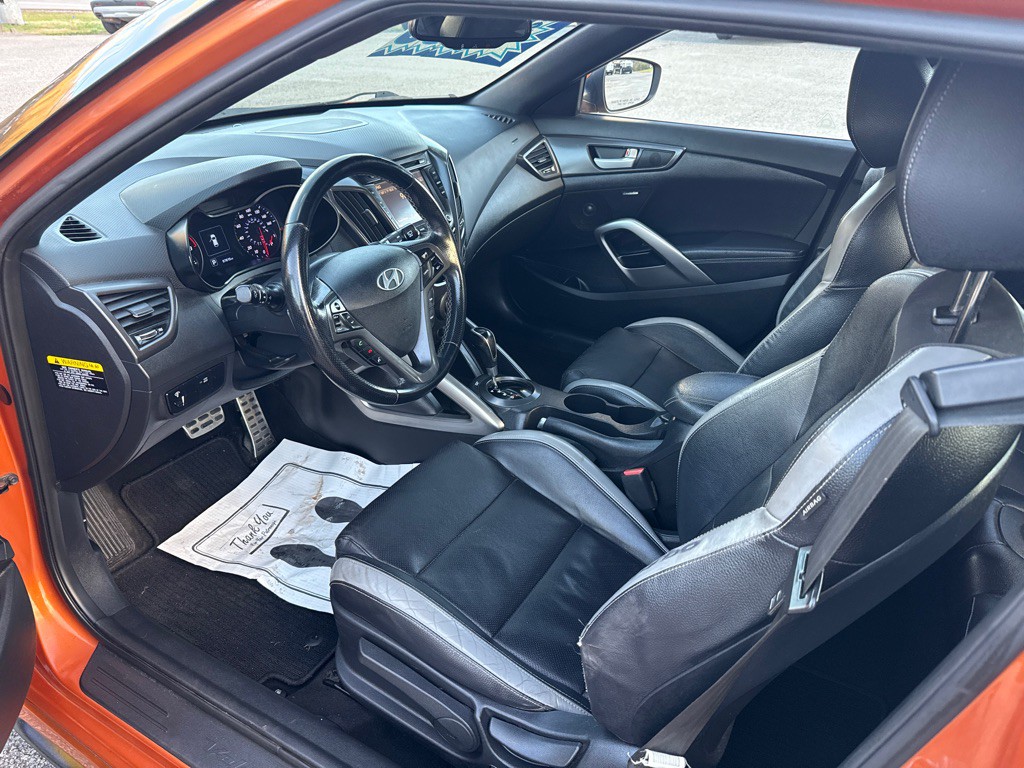 2016 Hyundai Veloster Image 4