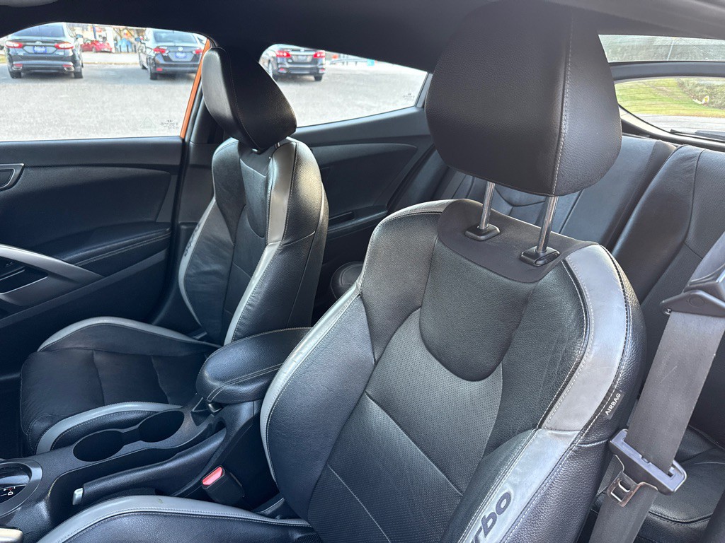 2016 Hyundai Veloster Image 6