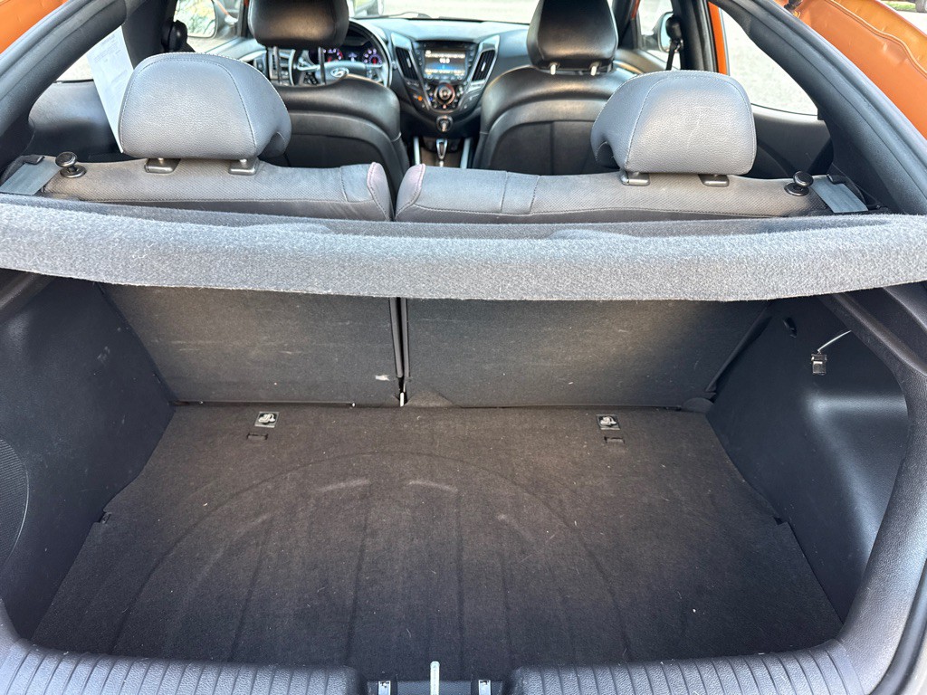 2016 Hyundai Veloster Image 8