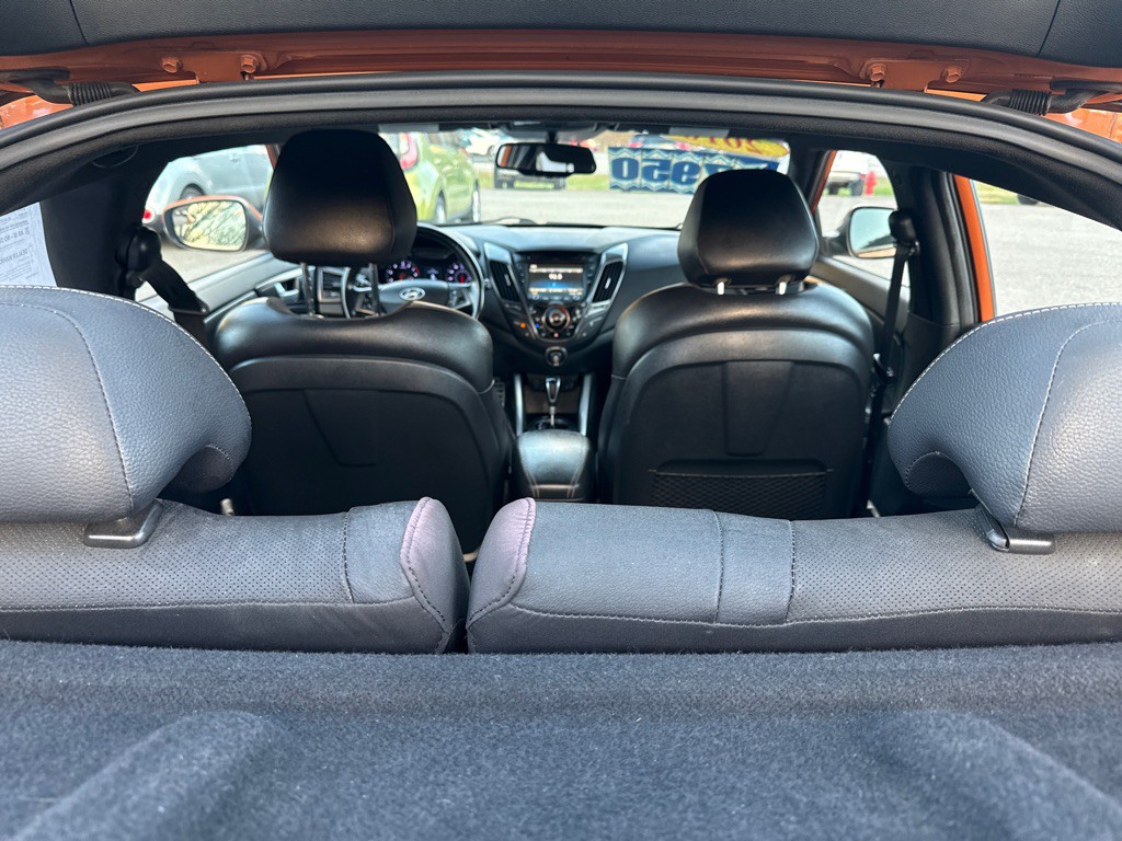 2016 Hyundai Veloster Image 9