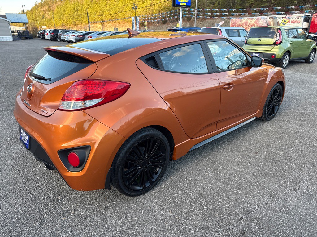 2016 Hyundai Veloster Image 10