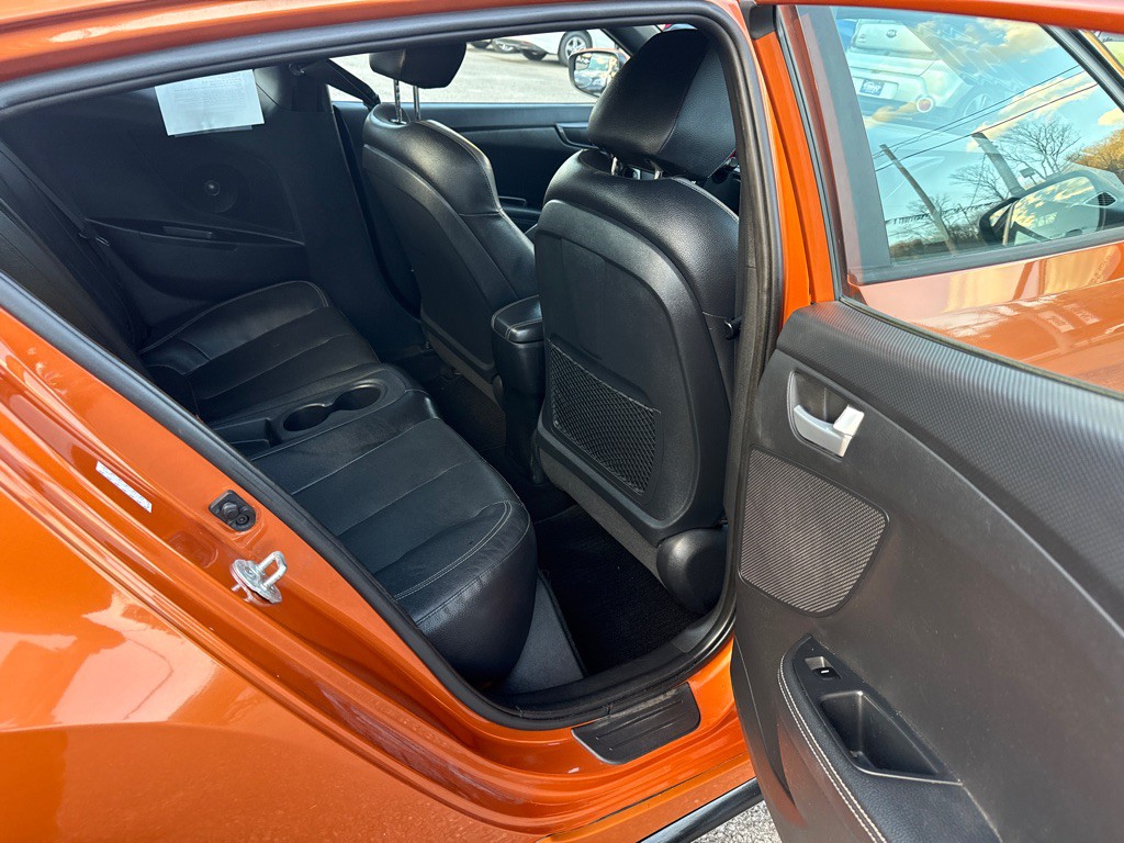 2016 Hyundai Veloster Image 11