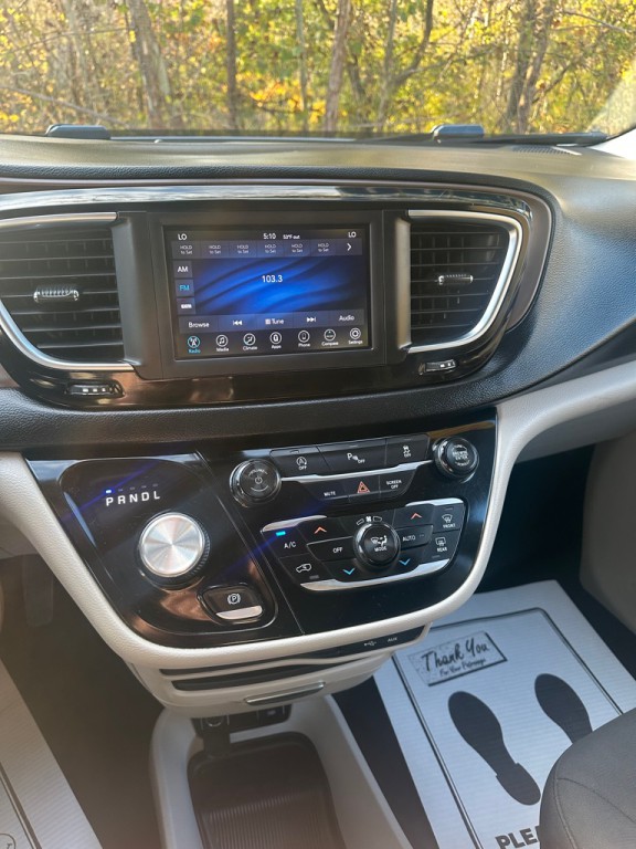 2018 Chrysler Pacifica Image 7