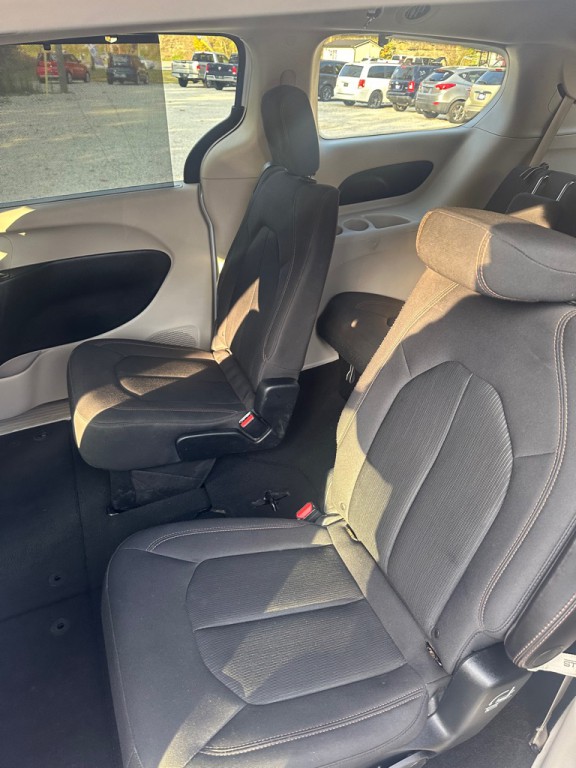 2018 Chrysler Pacifica Image 9