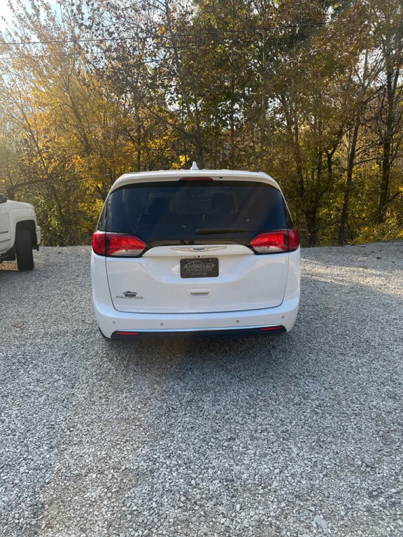 2018 Chrysler Pacifica Image 12