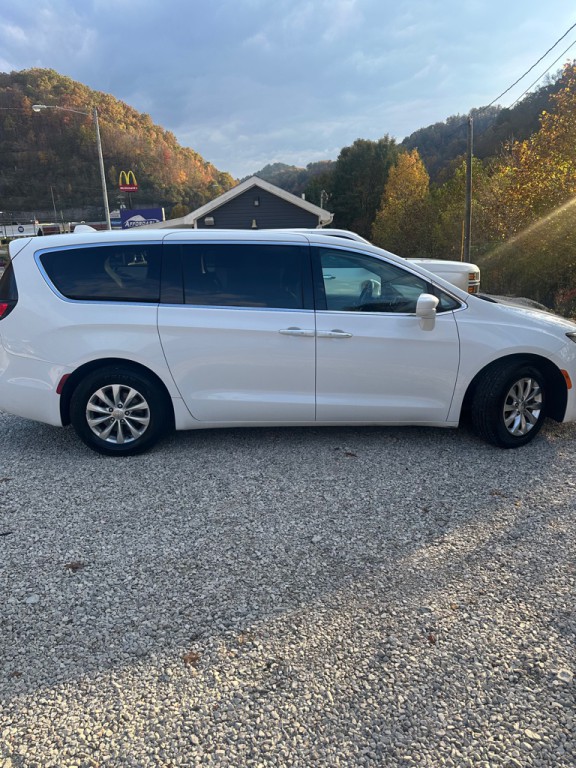 2018 Chrysler Pacifica Image 13