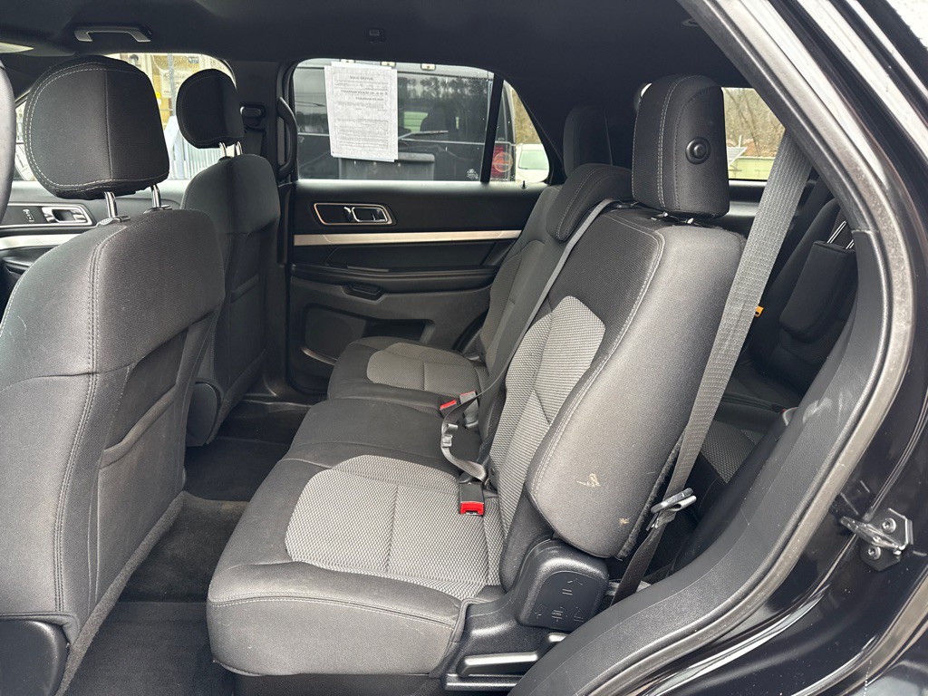2016 Ford Explorer Image 9