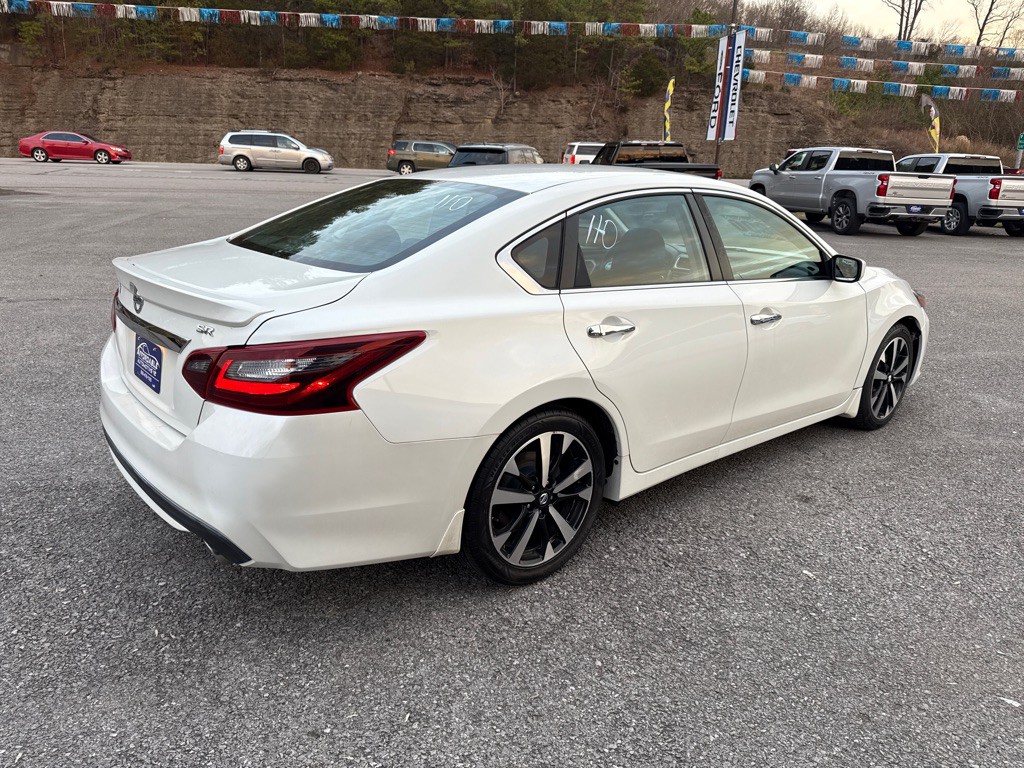 2018 Nissan Altima Image 10