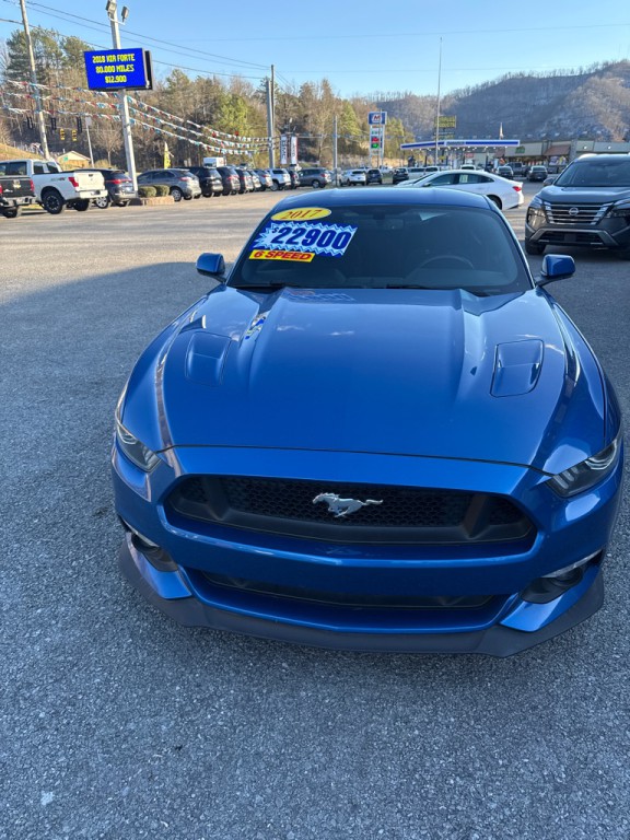2017 Ford Mustang Image 1