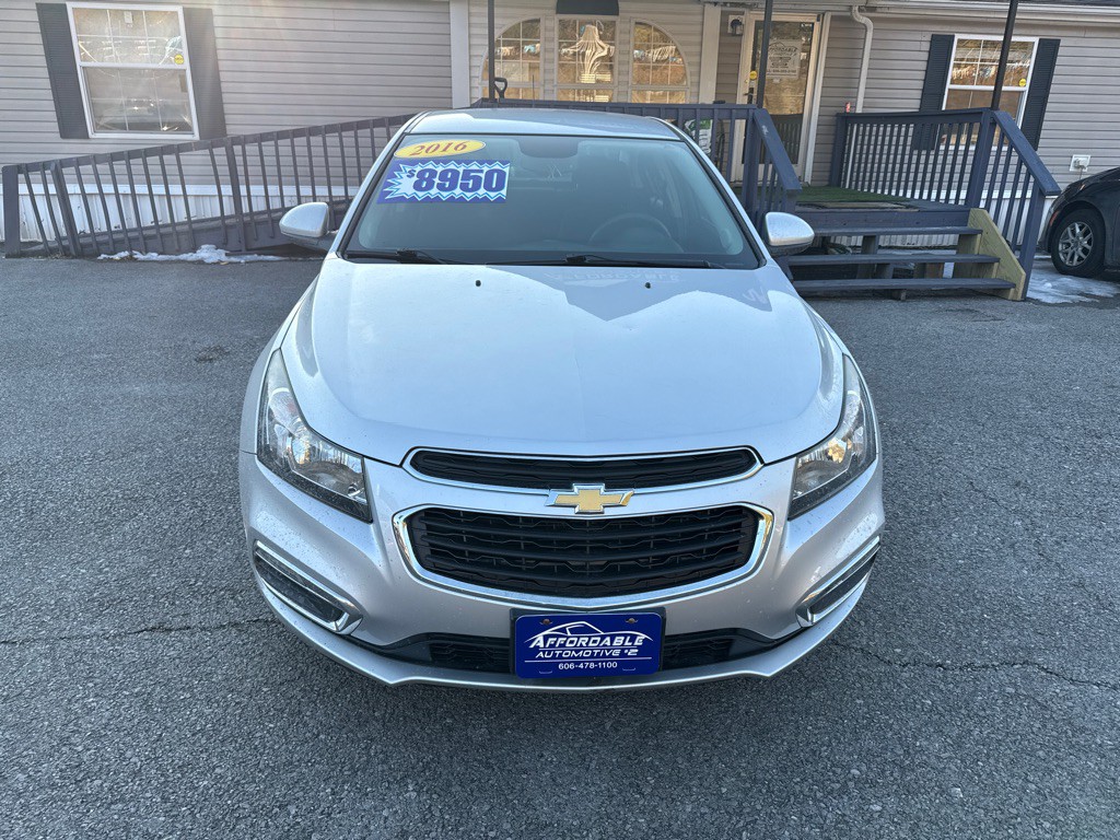 2016 Chevrolet Cruze Image 2