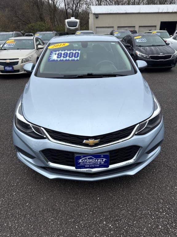 2018 Chevrolet Cruze Image 2